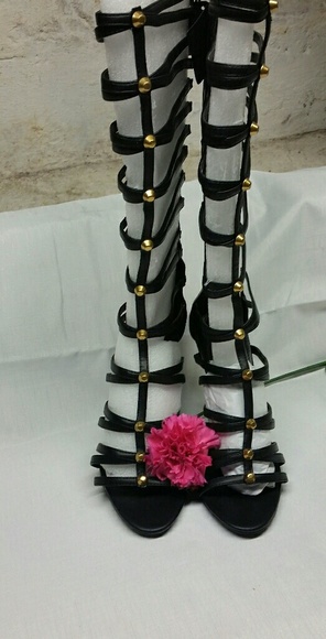 Women's Express Gladiators Black Sandals Size 8 - Picture 2 of 3